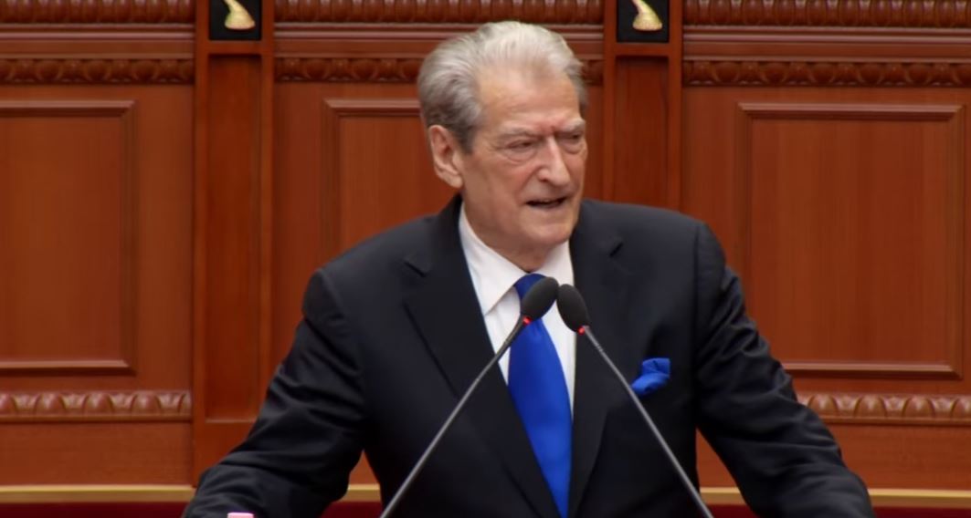 “Lubia s’guxon të vijë në Parlament”/ Berisha-socialistëve: Keni rënë, morët fund! Ç’paralajmëroi kreu i PD-së
