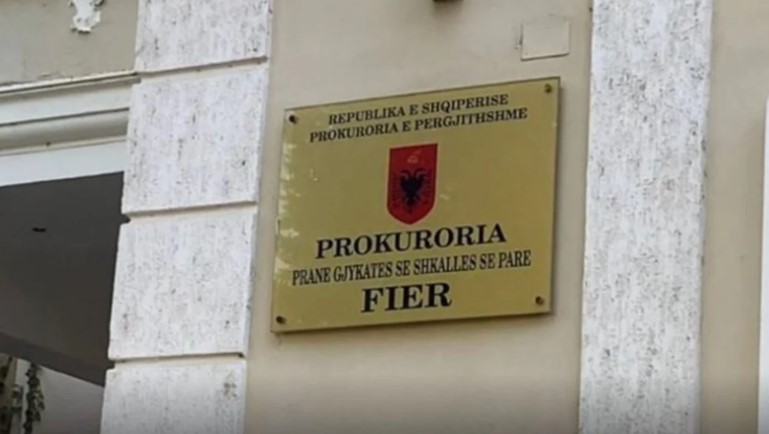 Mashtronte klientët dhe u merrte para për veprime fiktive, Prokuroria e Fierit dërgon në gjyq avokaten
