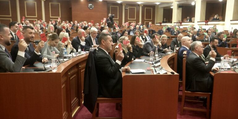 Mazhoranca rrëzon kërkesën e opozitës/ Avokati i Popullit do të zgjidhet sot