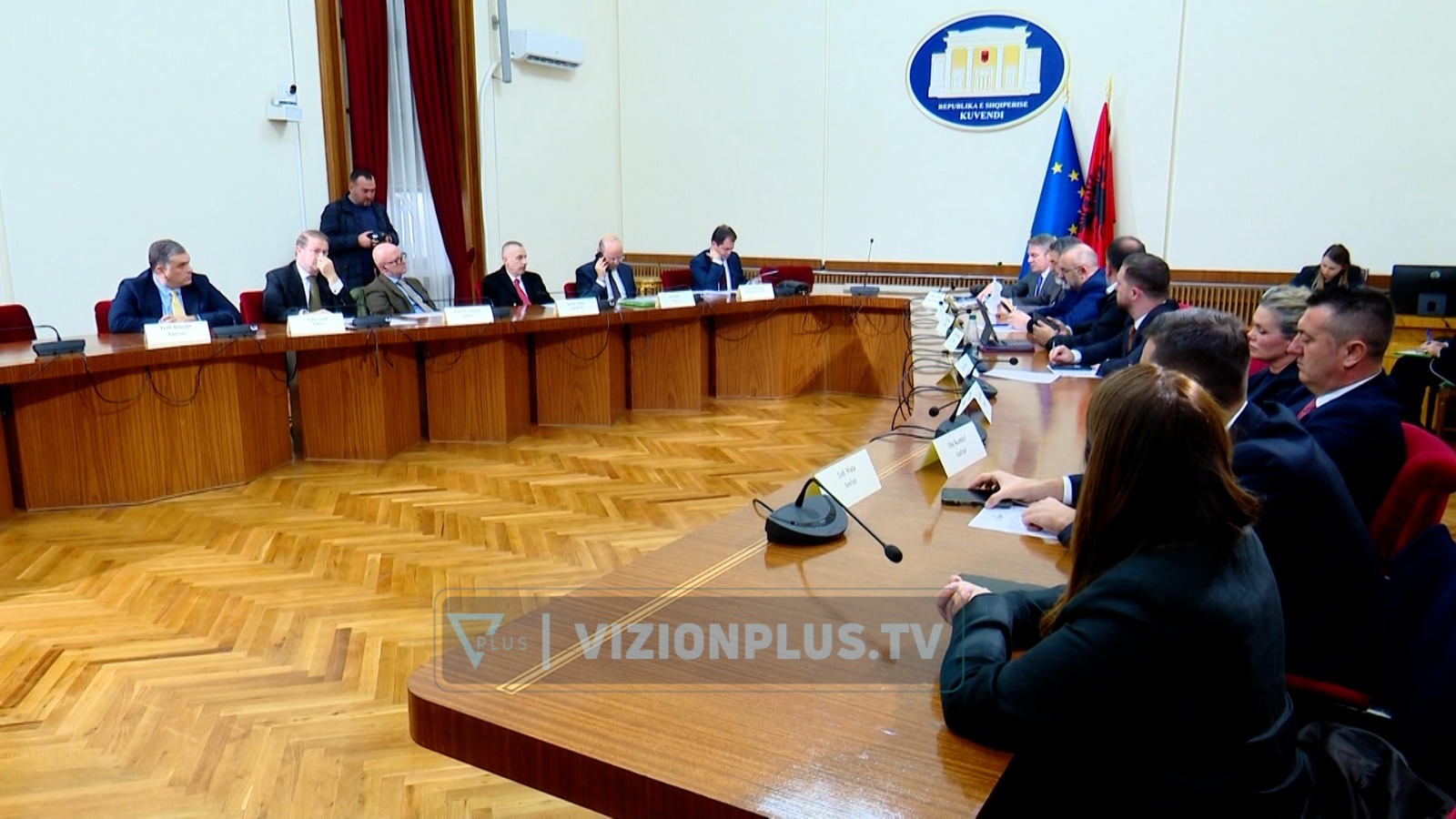 Mblidhet komisioni i “zgjedhores”, PS e PD miratojnë kalendarin, do diskutohet edhe sitemi elektoral