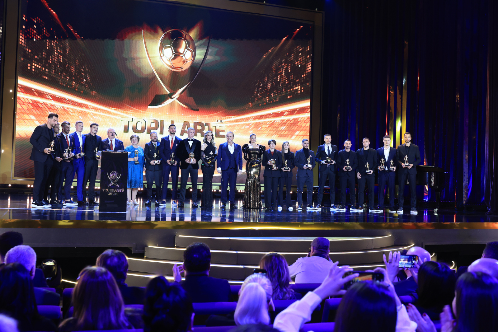 Mbrëmja Gala “Topi i Artë 2025”, zbulohen detaje të tjera. Nga prezantuesit, ora dhe ekrani ku do të shfaqet