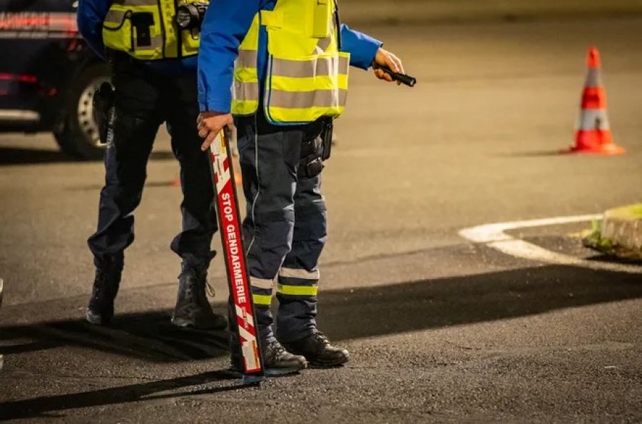 Me 230 km në orë dhe me 120 kg drogë në makinë/ Dënohet shqiptari, gjykatësja: Doje edhe rroba me figurën e Escobar-it