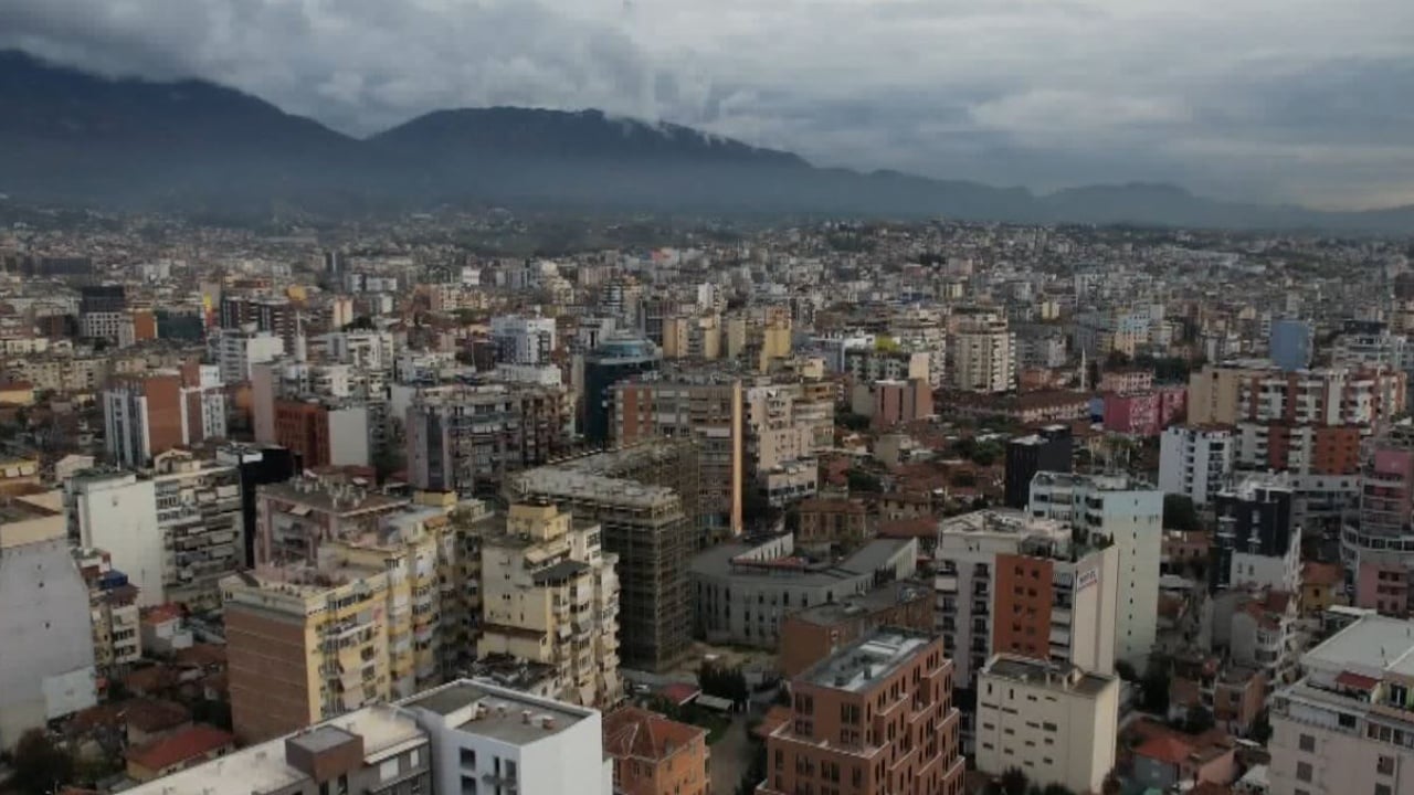 Më shumë kredi për shtëpi, ekspertët: Qytetarët interesohen për të blerë banesa, tregu mbetet aktiv