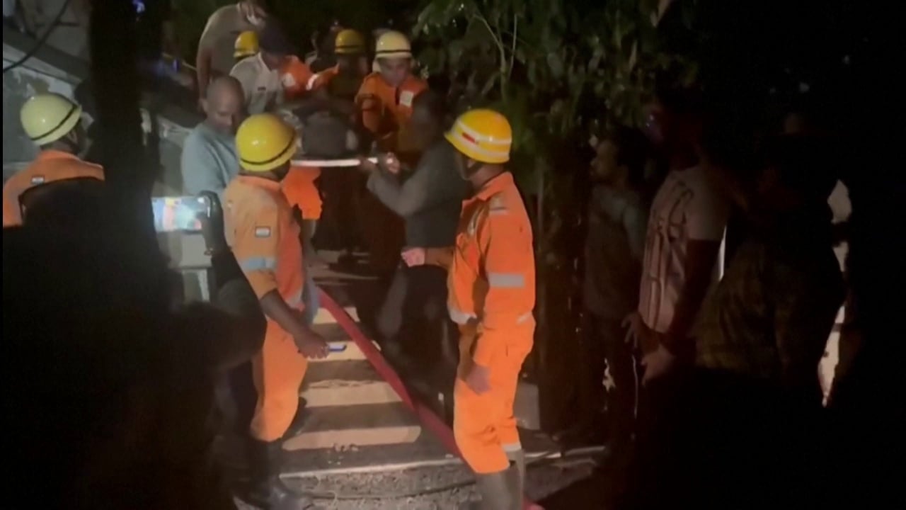 Merr flakë një klub nate në Indi/ 25 persona humbin jetën nga asfiksimi, mes tyre edhe disa turistë