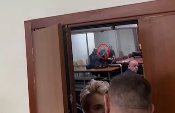 Meta kërkesë GJKKO: Mos më mbani në gjyq në kafaz hekuri, është diskriminuese