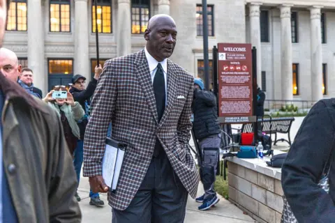 Michael Jordan kundër Nascar: Akuza për monopol trondit botën e garave automobilistike