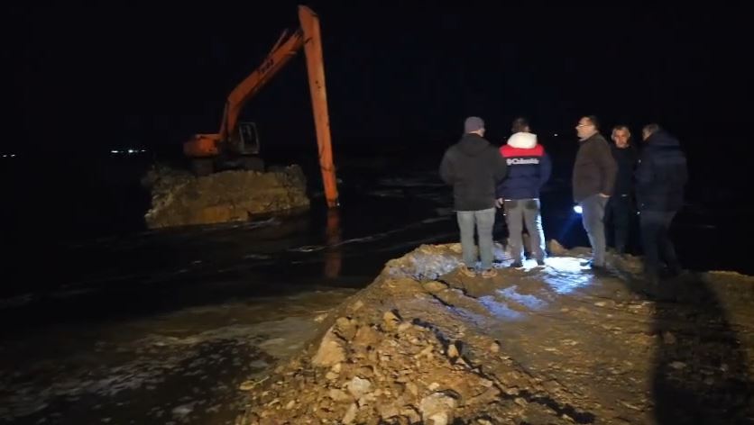 Ministri Salla shpërndan pamjet: Vijojnë punimet për riparimin e argjinaturës së dëmtuar në Tale