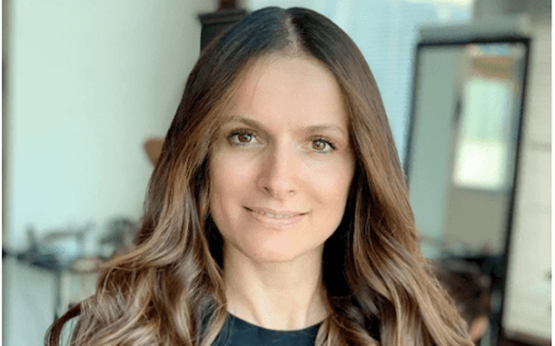 Mira Konçi: E pathëna fjalë (Teksti dhe kënga)