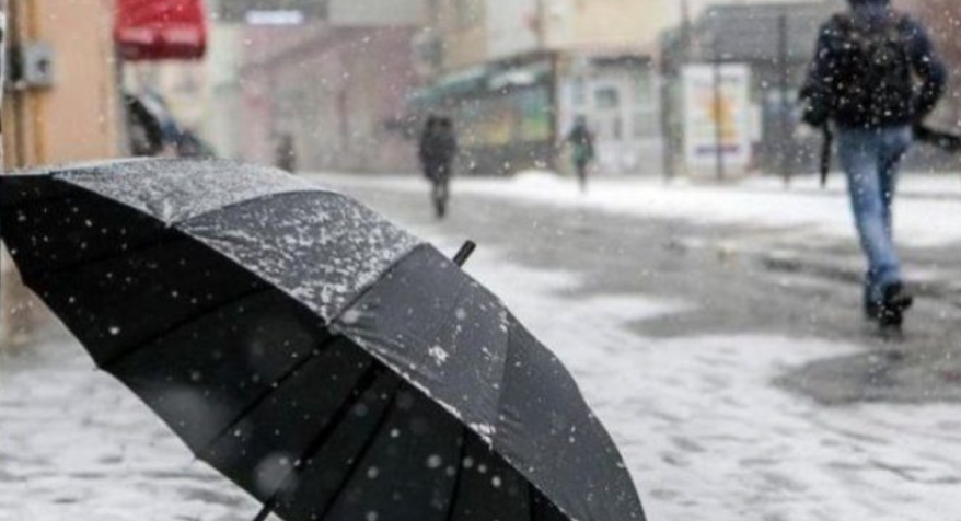 Mos harroni çadrat! Mot i paqëndrueshëm, reshje shiu e dëbore, parashikimi për ditën e sotme