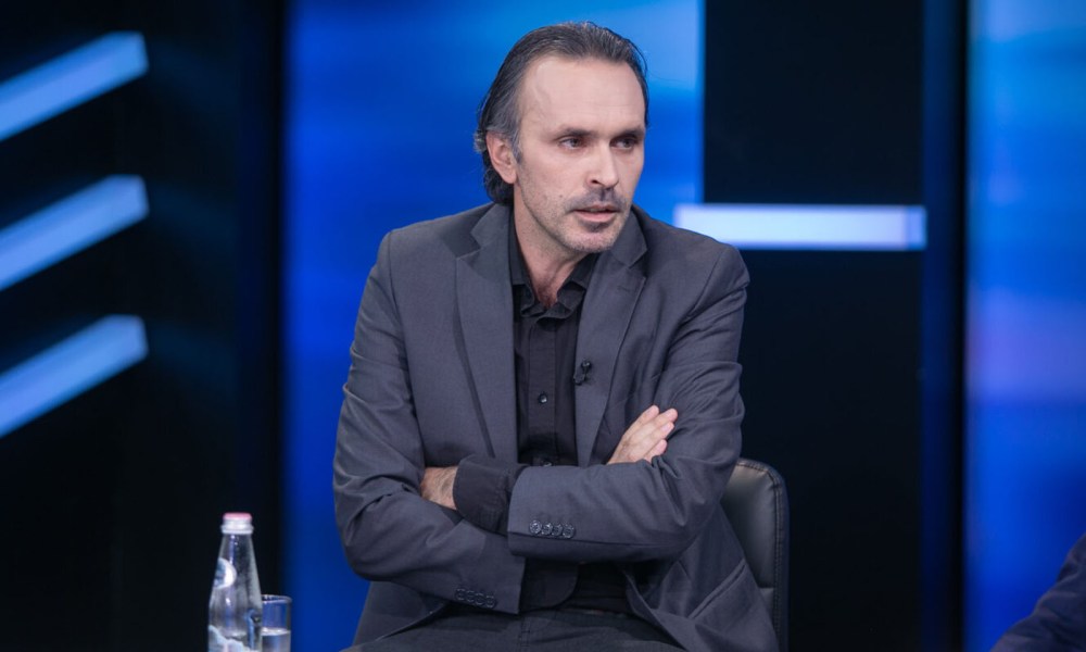 Na duhen protestues/ Mërtiri: Berisha kërkon t’i kënaqë të tijtë me lugë të vogla bosh