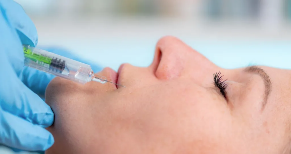 Ndërhyrjet estetike mund të shkaktojnë bllokim të enëve të gjakut, verbëri…