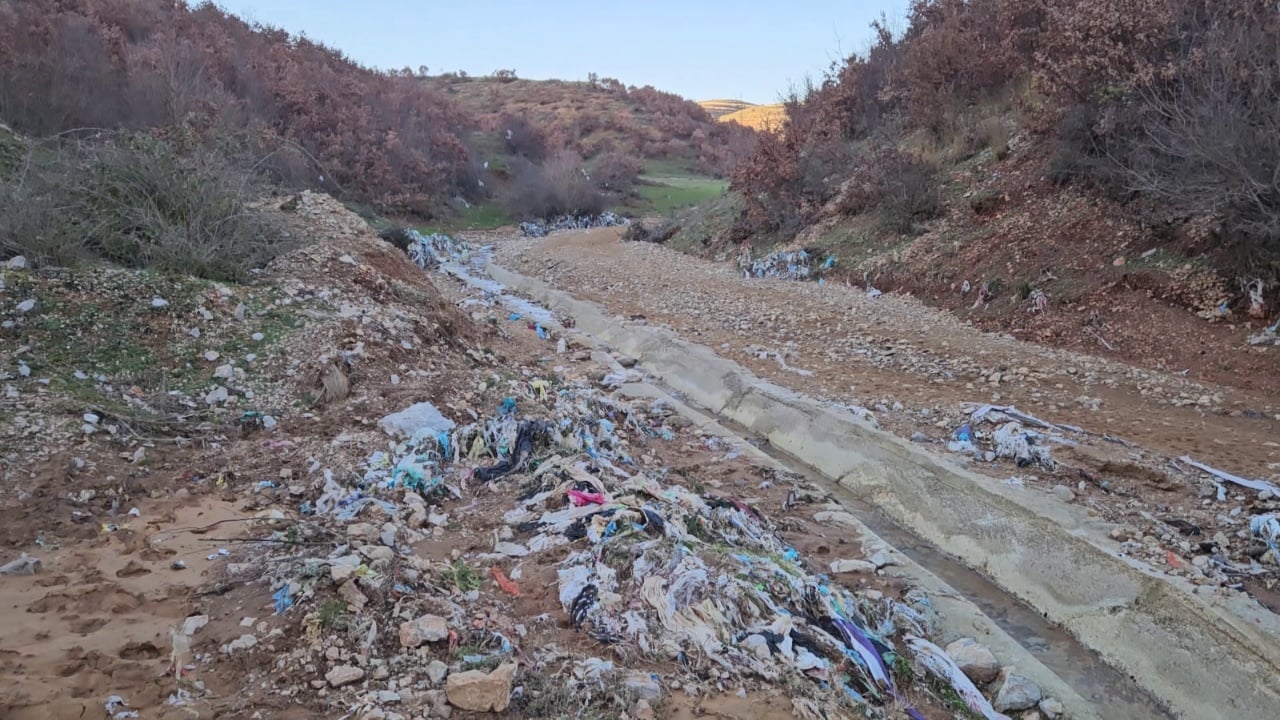 Ndoten tokat në Pogradec/ Çahet diga e rezervuarit të Çërravës, katastrofë mjedisore në disa zona