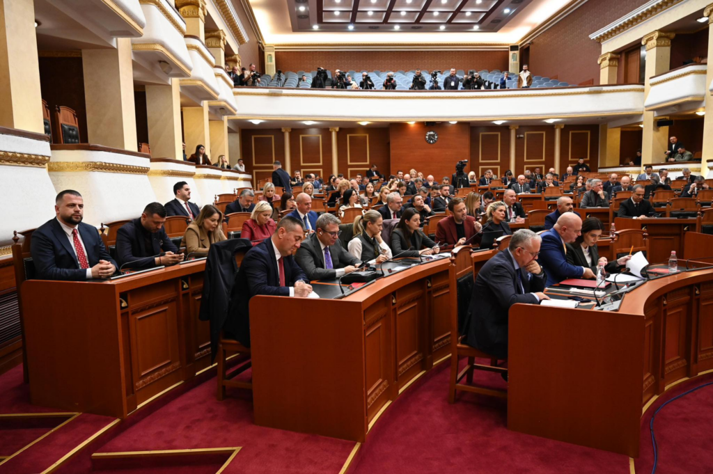 Nga raportimi i KQZ e deri tek emërimet në institucione, çfarë pritet sot në Kuvend