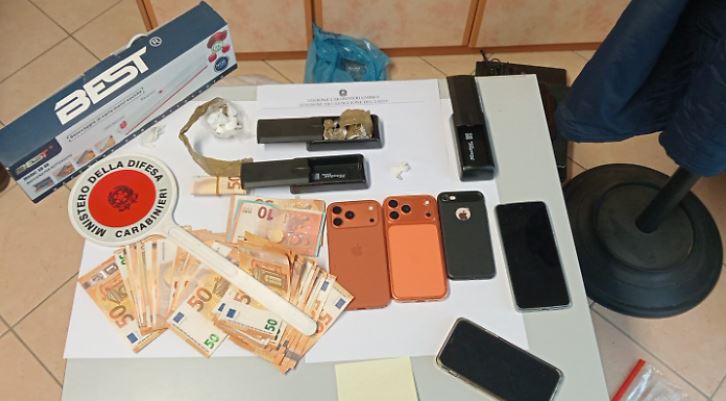 Nuhatja e qenit tradhton 2 vëllezërit shqiptarë, ishin pjesë e rrjetit të kokainës në Firence! Sekuestrohen…