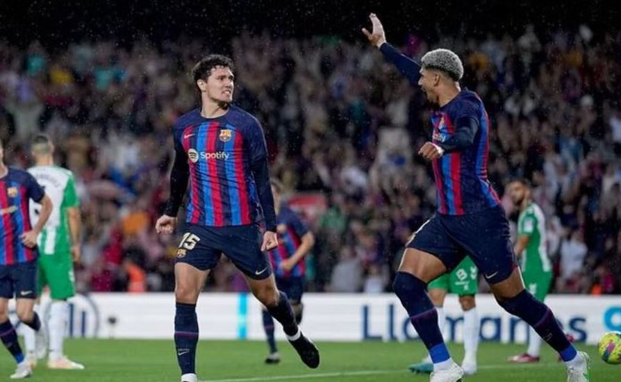 Nuk ka qetësi te Barcelona, lojtari largohet nga skuadra