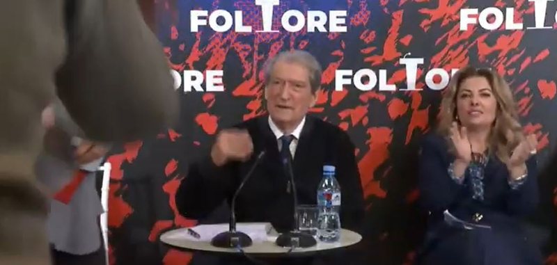 “O Florjana po ti s’më dëgjon?”/ Incident gjatë takimit të Berishës, anëtari akuza Kryetares së Njësisë 9: Më ke sharë, kërcënu dhe…