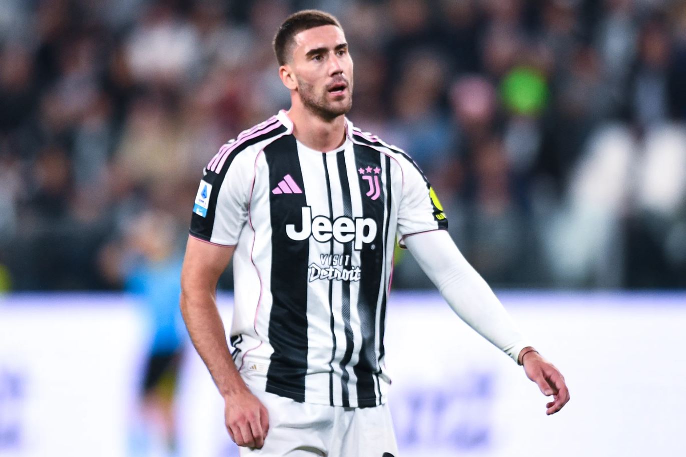 Operohet Dusan Vlahoviç, sulmuesi serb humbet pjesën më të madhe të sezonit, ja kur pritet rikuperimi i tij