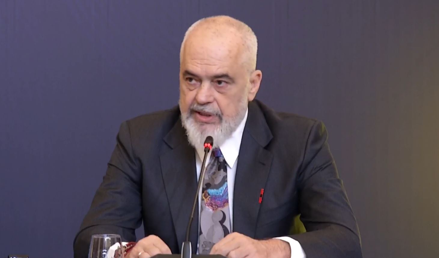 Padia e kryeministrit në Kushtetuese/ Shqyrtohet kërkesa kundër vendimit të GJKKO për pezullimin e zv/kryeministres