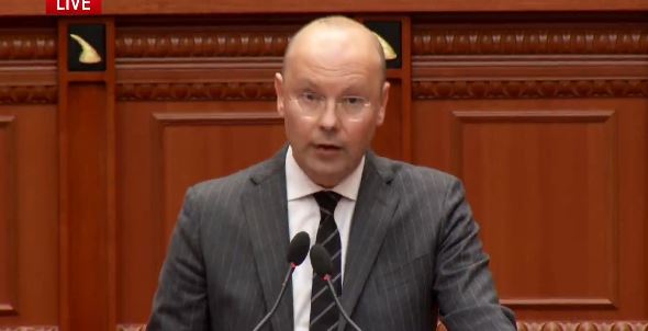 “Pas Ballukut radhën e ka ai”/ Ivi Kaso: Rama, shefi i aferave që mbron të pandehurit