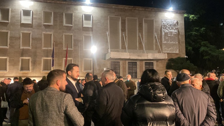 Pas ‘kafes’ me të zhgënjyerit e PD-së, Salianji i ‘shkon te këmbët’ Sali Berishës