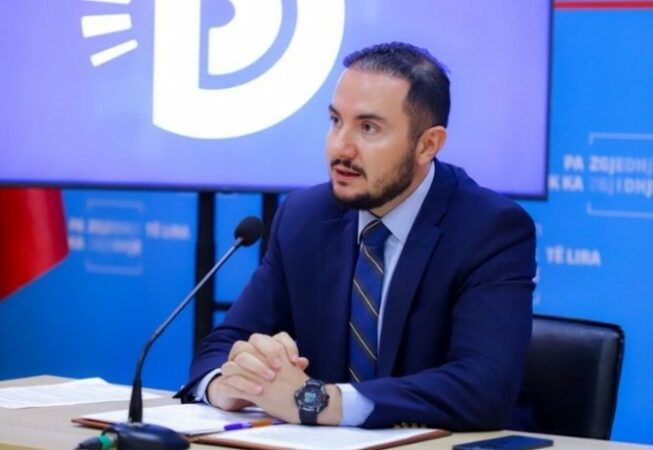 Pas takimit me më të votuarit e PD-së, Salianji nis nga Durrësi takimet me qytetarët