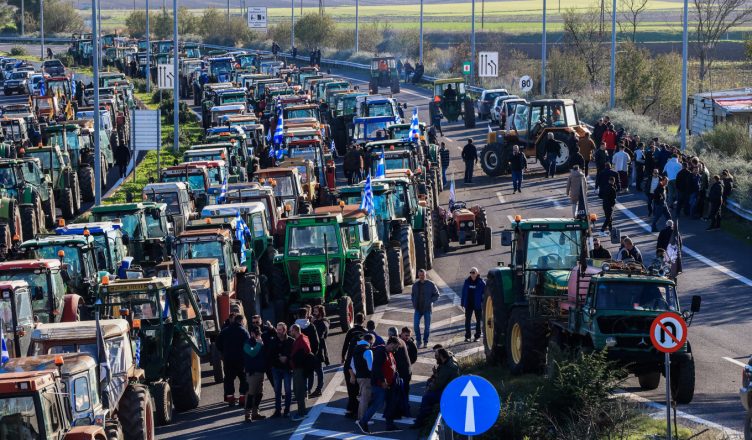 Përshkallëzohen protestat në Greqi, tensione të larta nga bllokimi i autostradave dhe pikave kufitare
