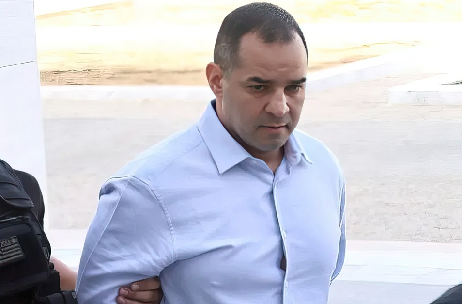 Pjesë e grupit të vrasësve me pagesë në Greqi/ Policia gjen armë në shtëpinë e 45-vjeçarit në Shqipëri