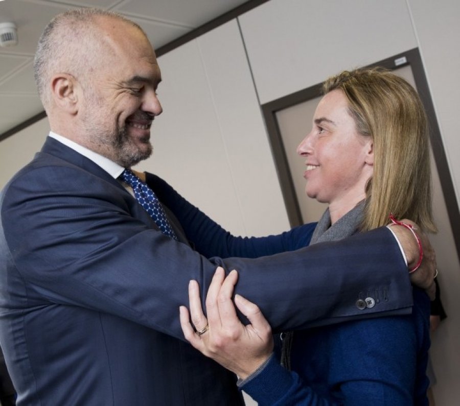 Plas skandali në “zemër” të BE, arrestohet Federica Mogherini, mikja e Edi Ramës nën hetim për mashtrim dhe…