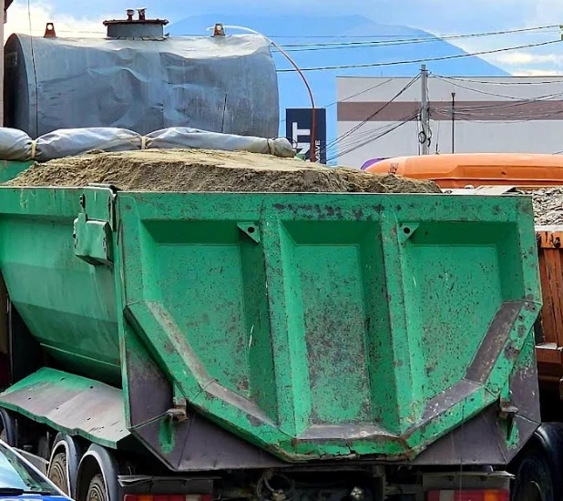 Policia ndalon shoferin nga Gjirokastra, transportone zhavorr edhe pse firma ishte bllokuar nga IKMT
