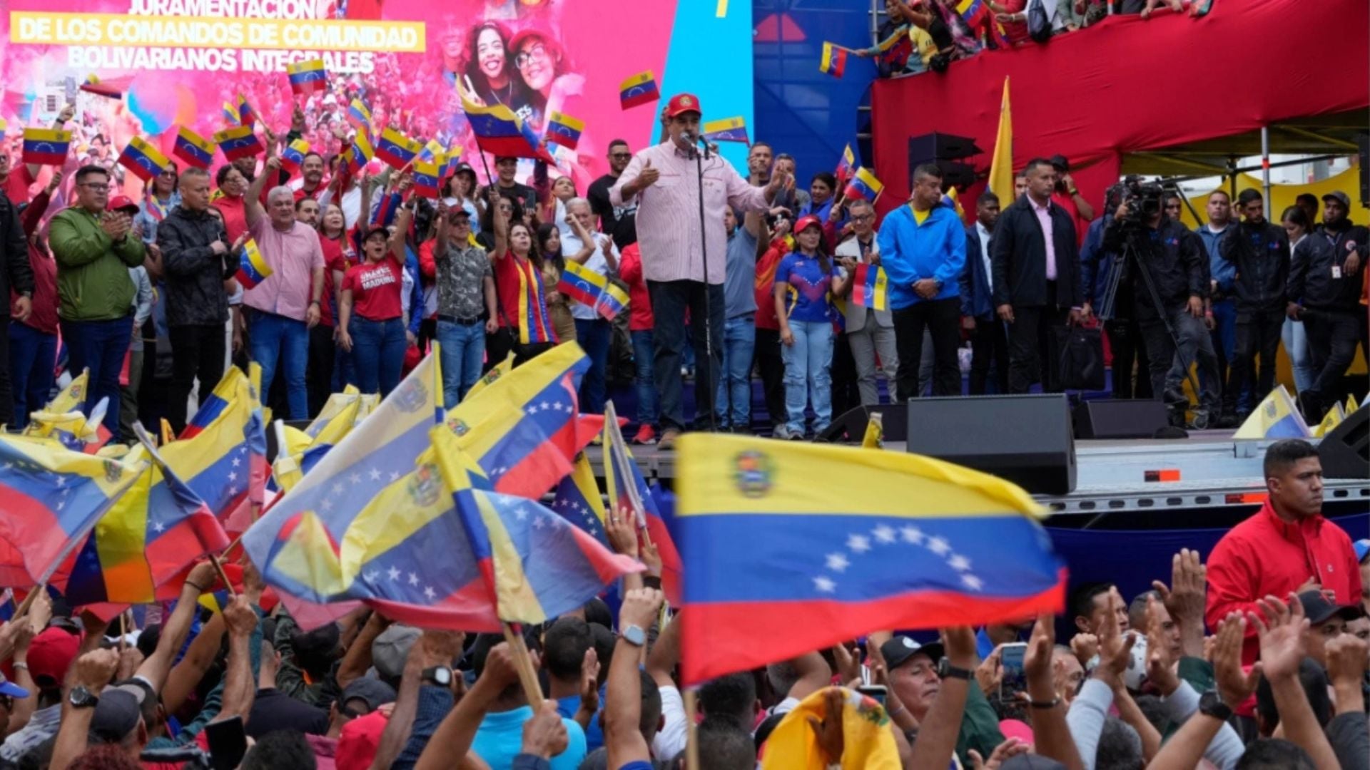 “Populli është me ty”/ Tubim kundër agresionit amerikan në Venezuelë, Maduro: Duam paqe me sovranitet kombëtar, jo paqe skllevërish