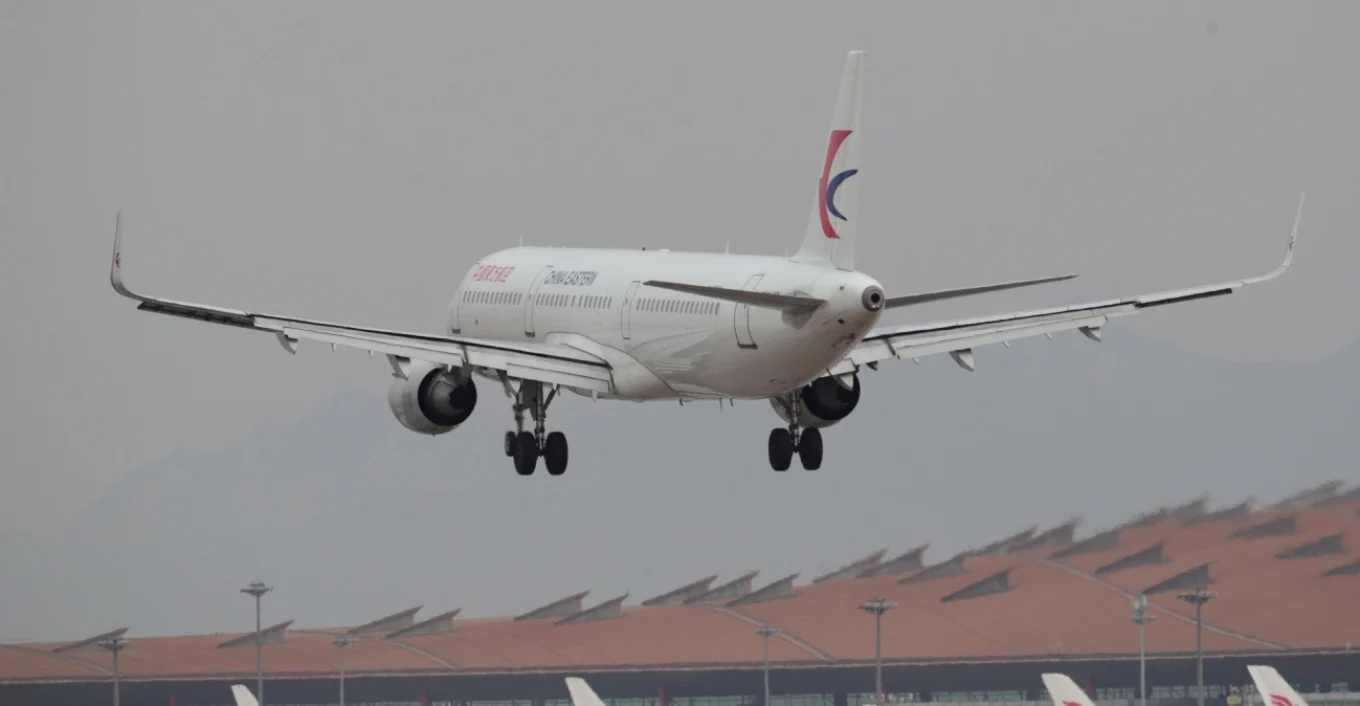 Pothuajse 30 orë në ajër, nisin fluturimet rekord pa ndalesa që lidhin tre kontinente dhe mbulojnë 20,000 km