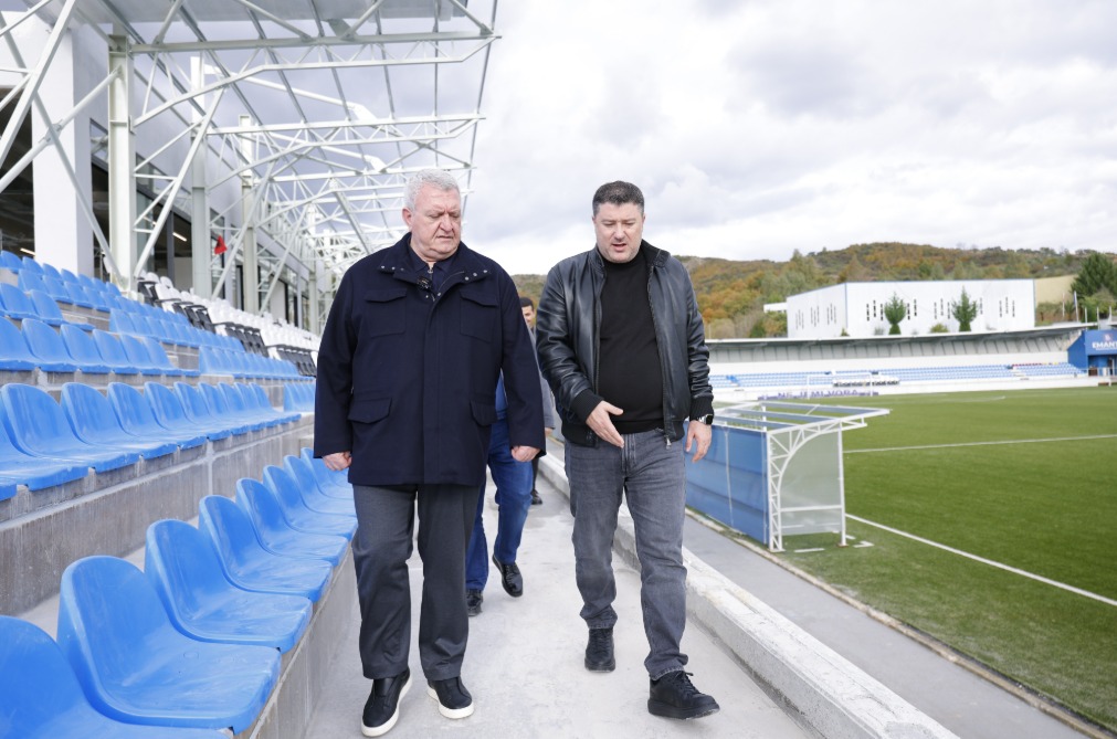 Presidenti Duka inspekton punimet në stadiumin e Vorës: Projekti po shkon drejt përfundimit, dikur dukej ëndërr, sot po bëhet realitet