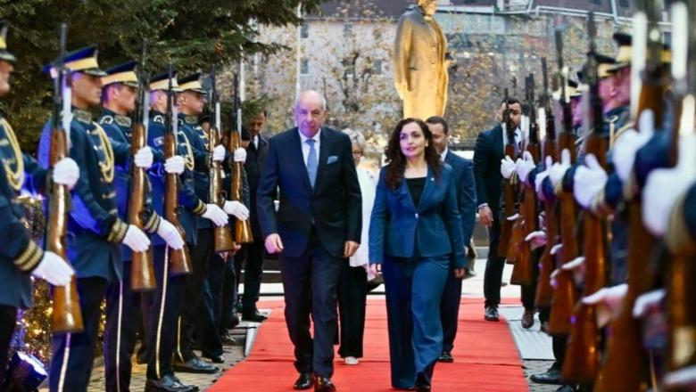 Presidenti i Hungarisë në Kosovë, Osmani: Mbështetja për heqjen e masave të padrejta të BE-së thelbësore