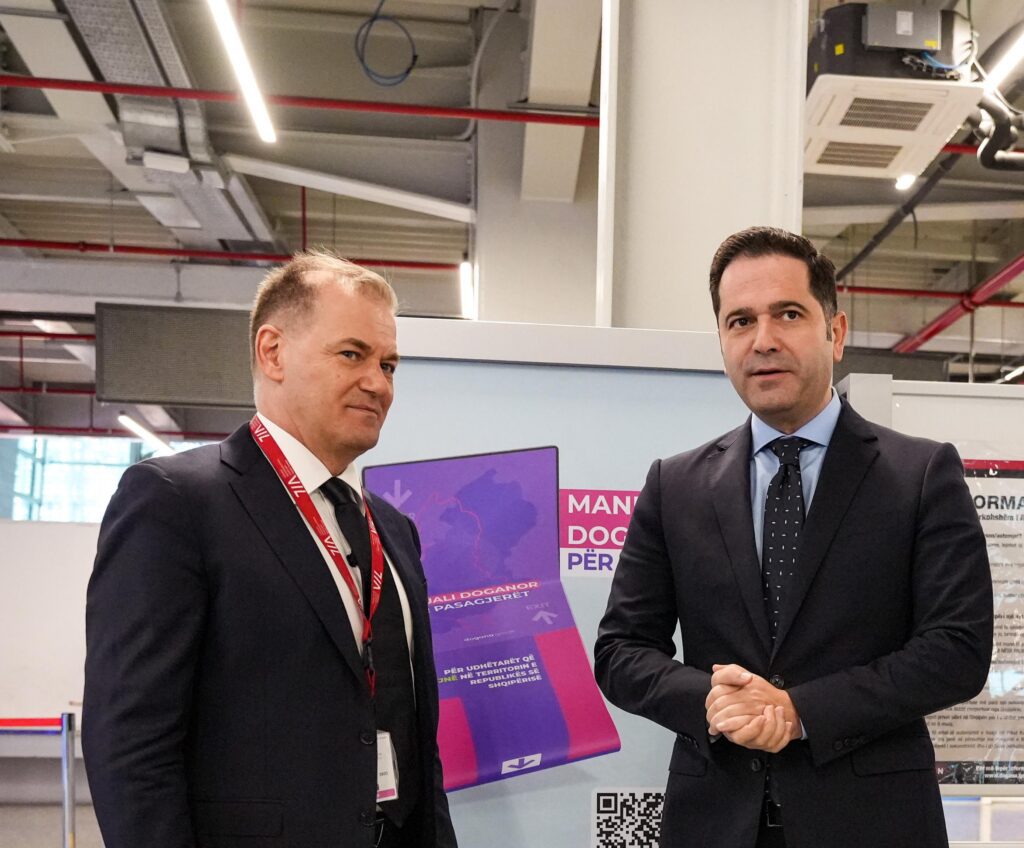 Prezantohet në Aeroportin e Rinasit manuali doganor për pasagjerët, ja detajet