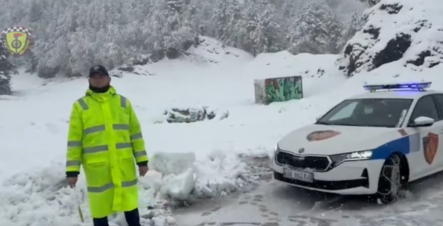 Priten reshje bore, policia apel shoferëve: Tregoni kujdes, ka lagështi dhe ngrica në rrugë