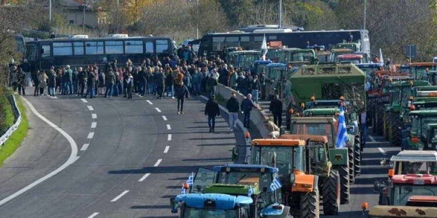 Protesta e fermerëve ‘kyç’ Pikën Kufitare Kakavijë, pala greke pezullon punën