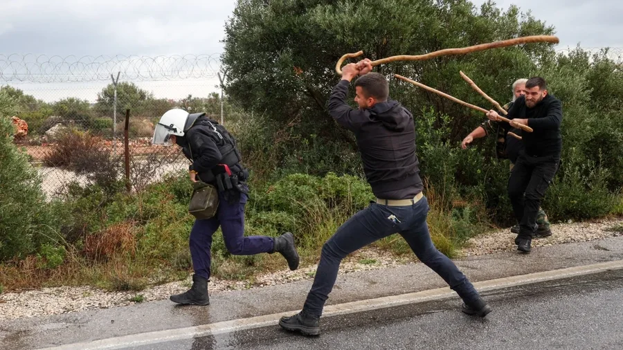 “Qeveria nuk i plotëson kërkesat e fermerëve”/ Protestat në Greqi, gazetari: Do të vazhdojnë deri për Krishtlindje…