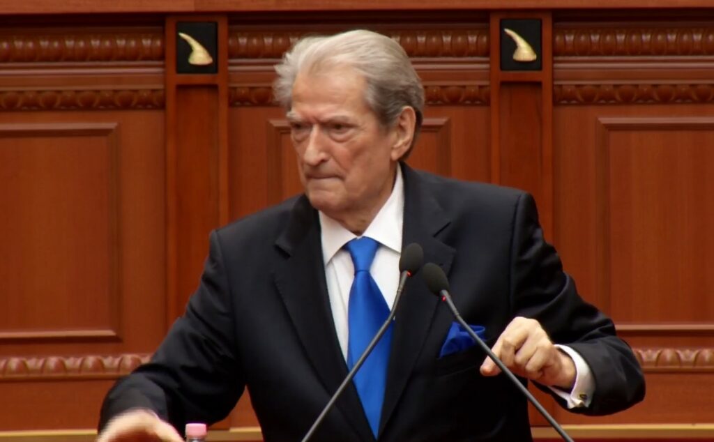 “Rama e ka quajtur PS-në bordello”, Berisha: Është i kapur si miu në çark…