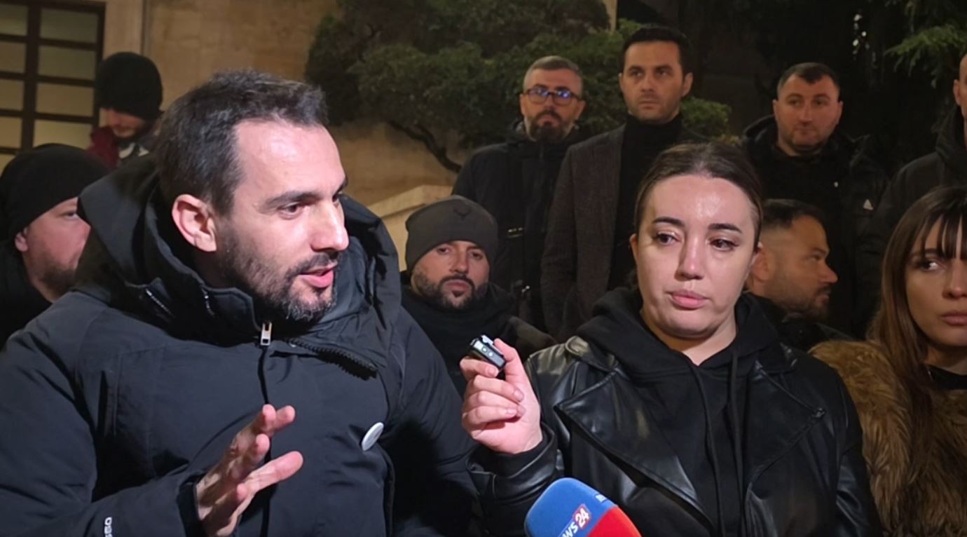 Referohet në Prokurori Adriatik Lapaj për zaptim të hapësirës publike para Kryeministrisë