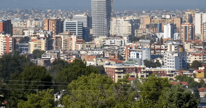 Reforma e re e taksës së pronës, eksperti shpjegon rritjen e kostove dhe ngadalësimin e shitjeve