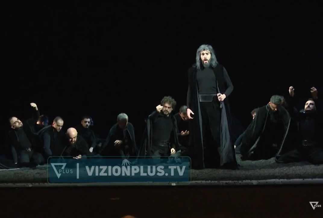 Rikthehet “Il trovatore” në TKOB, në skenë pas një mungese të gjatë, edhe tenori i njohur Josif Gjipali