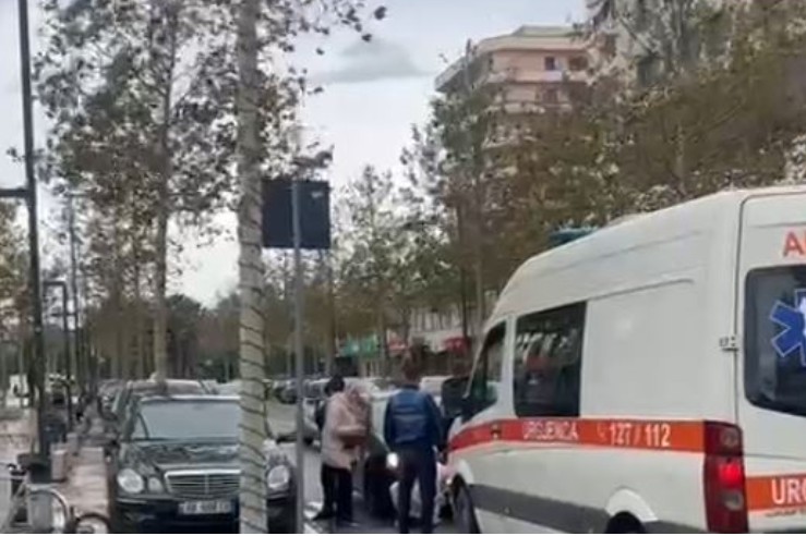 Rrëzohet dhe vdes 50-vjeçarja në Vlorë, Policia: Dyshohet se era…