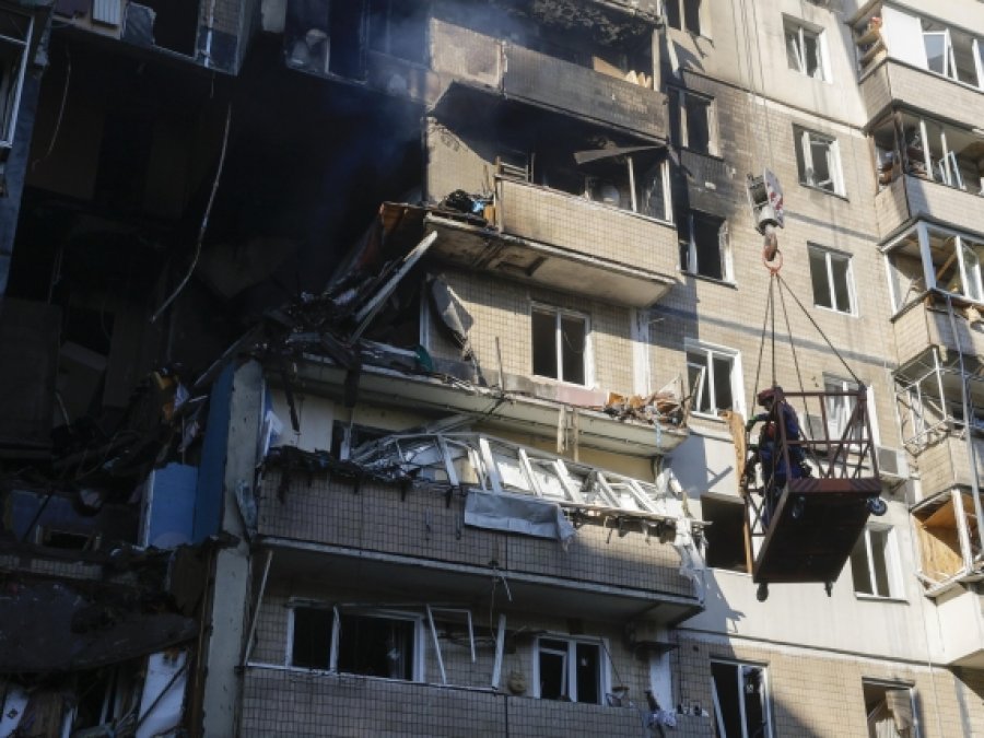 Rusia sulmon gjatë natës Ukrainën, qindra qytetarë pa energji dhe ujë