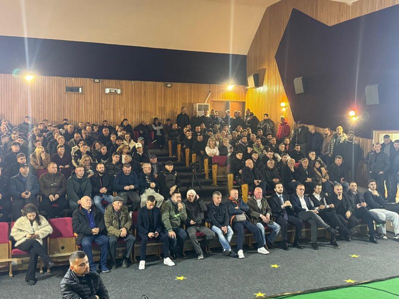 Salianji sfidon Berishën, mbush sallën me demokratë në Gjirokastër