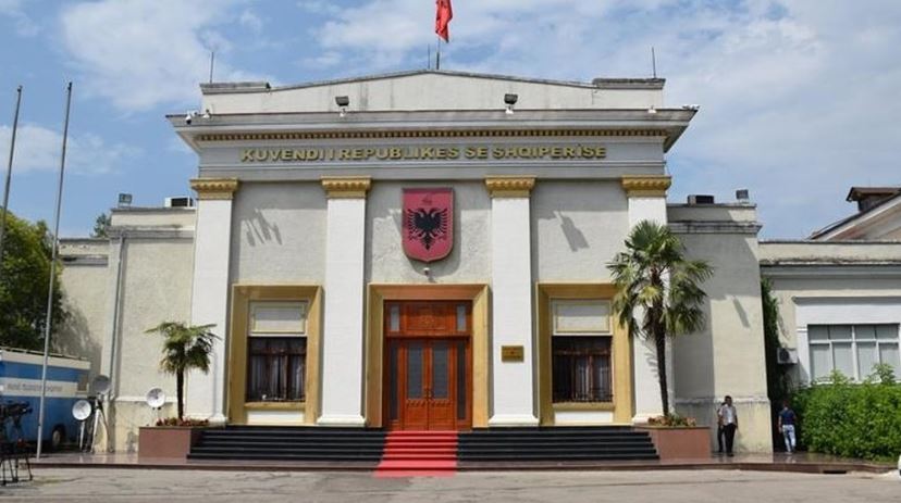 Seanca parlamentare/ Në axhendë raporti i KQZ për 2024 dhe disa projektligje