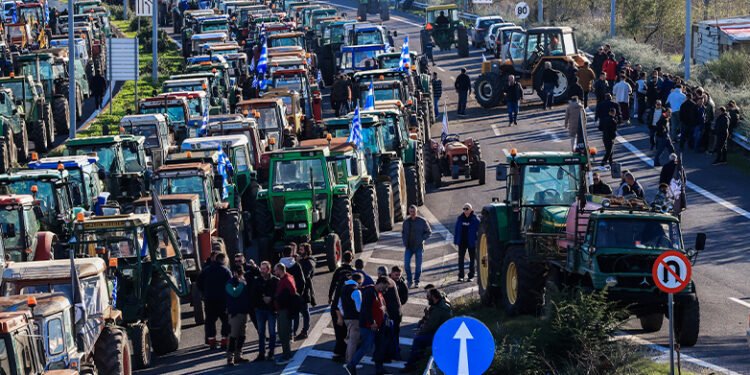 Shembulli qe duhet te marrim/ Korrupsioni me fondet e BE, fermerët grekë në ditën e dytë të protestës kombëtare