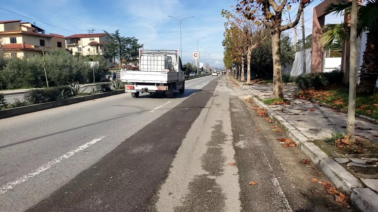 Sherri nisi për parakalimin e makinës, 37-vjeçari doli nga makina për tu sqaruar/ Dërgohet me urgjencë te Trauma në gjendje të rëndë