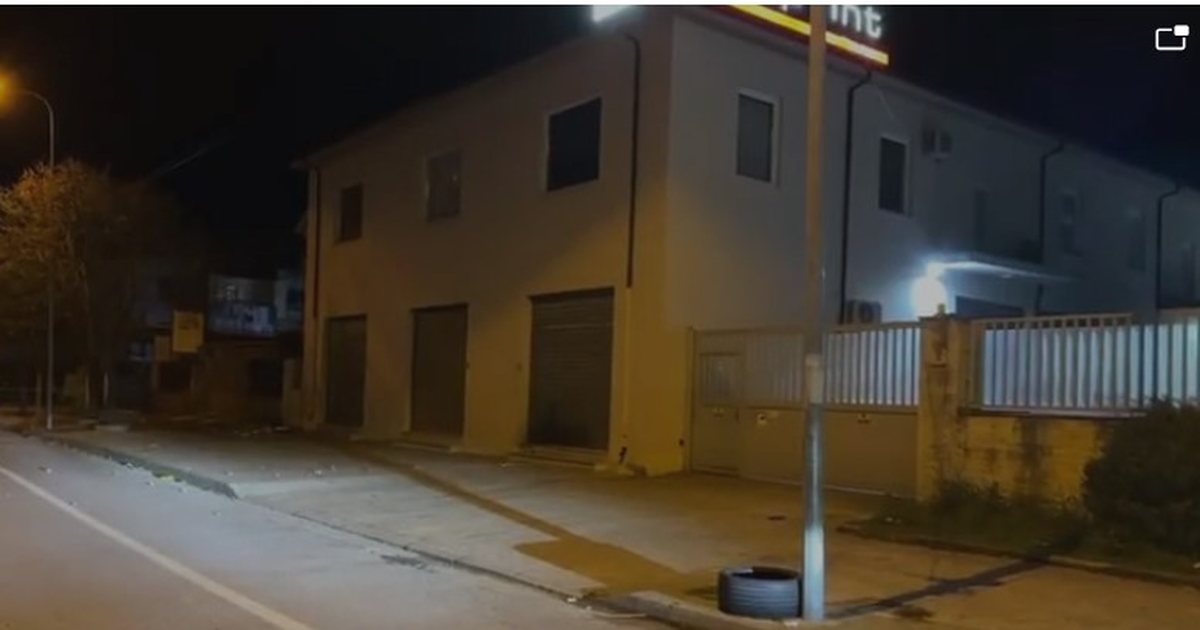 Shpërthim me tritol në Shkodër, 2 persona me kapuç e vunë lëndën plasëse në derën e biznesit (Detaje)