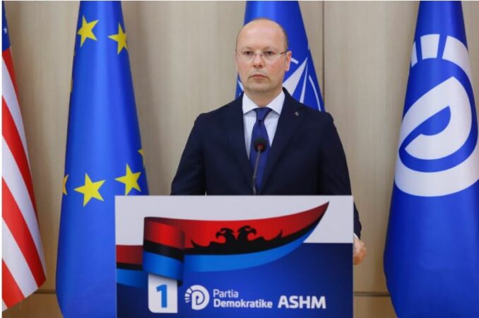 “Shqipëria nuk është çiflig i Edi Ramës”/ Projekte të aprovuara, Kaso: Kryeministri, shpopulluesi më i madh