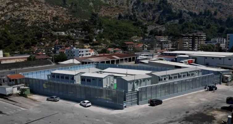 Shqipëria parashikon ngritjen e 20 qendrave pritëse për emigrantët, ku do vendosen